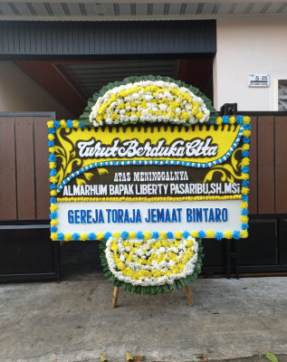 Papan Bunga Duka di Padang Nangka